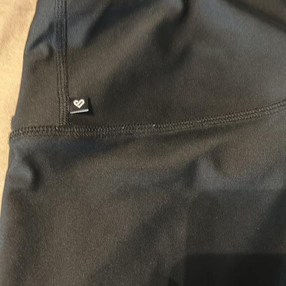 Ladies fitness capris - Picture 2 of 3